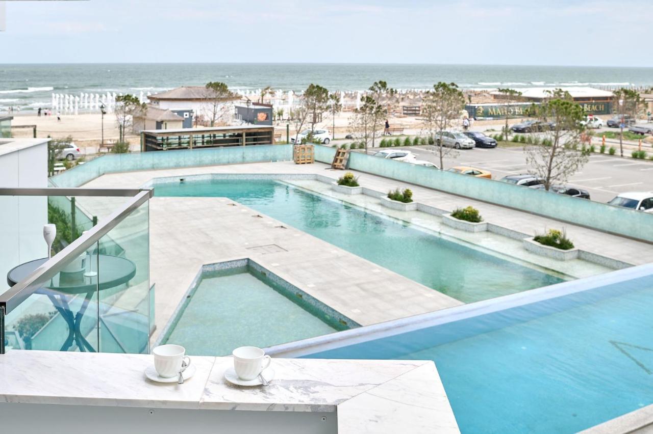 The Point In Infinity Spa&pools - Parking