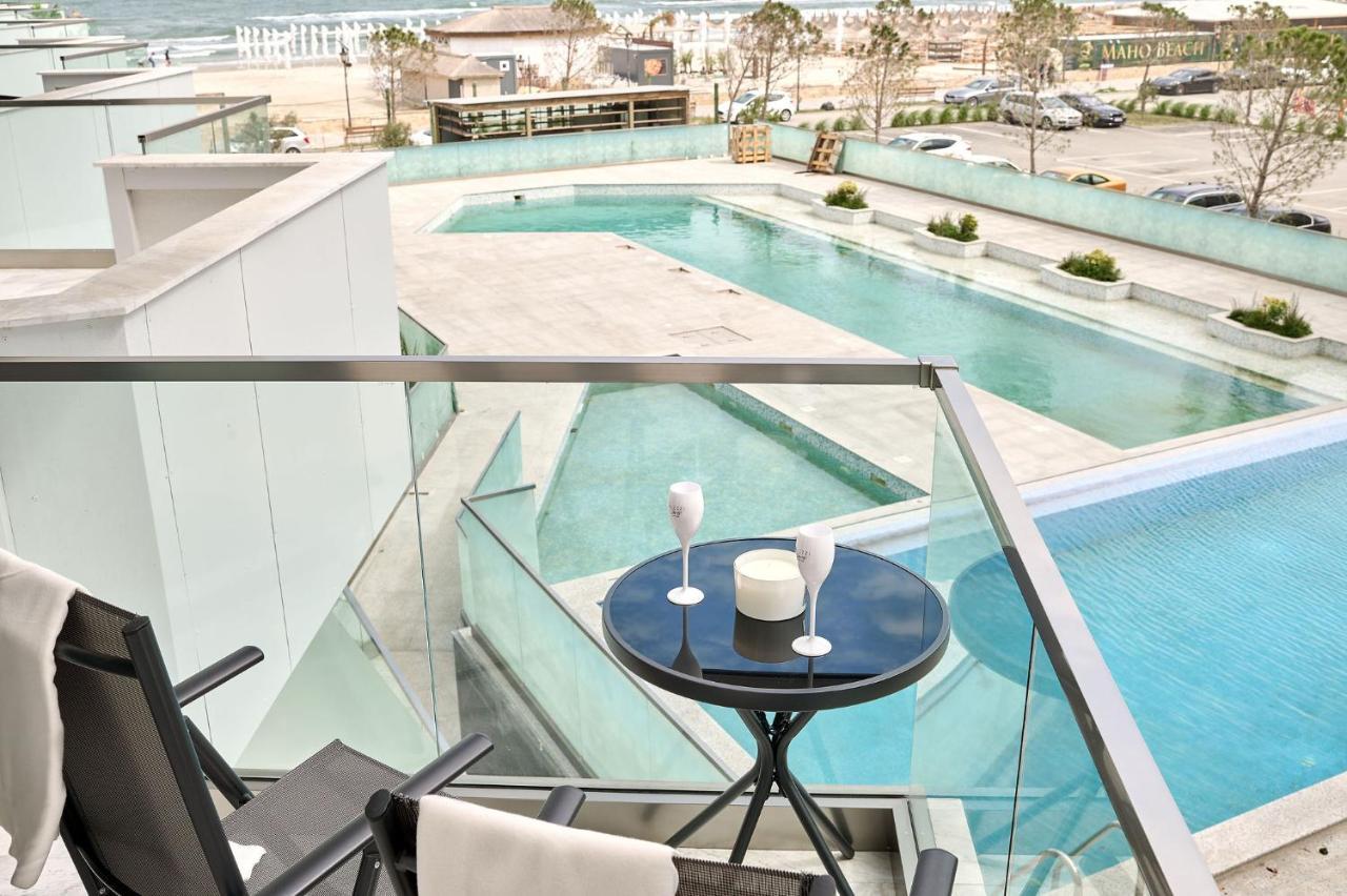 The Point In Infinity Spa&pools - Parking Mamaia