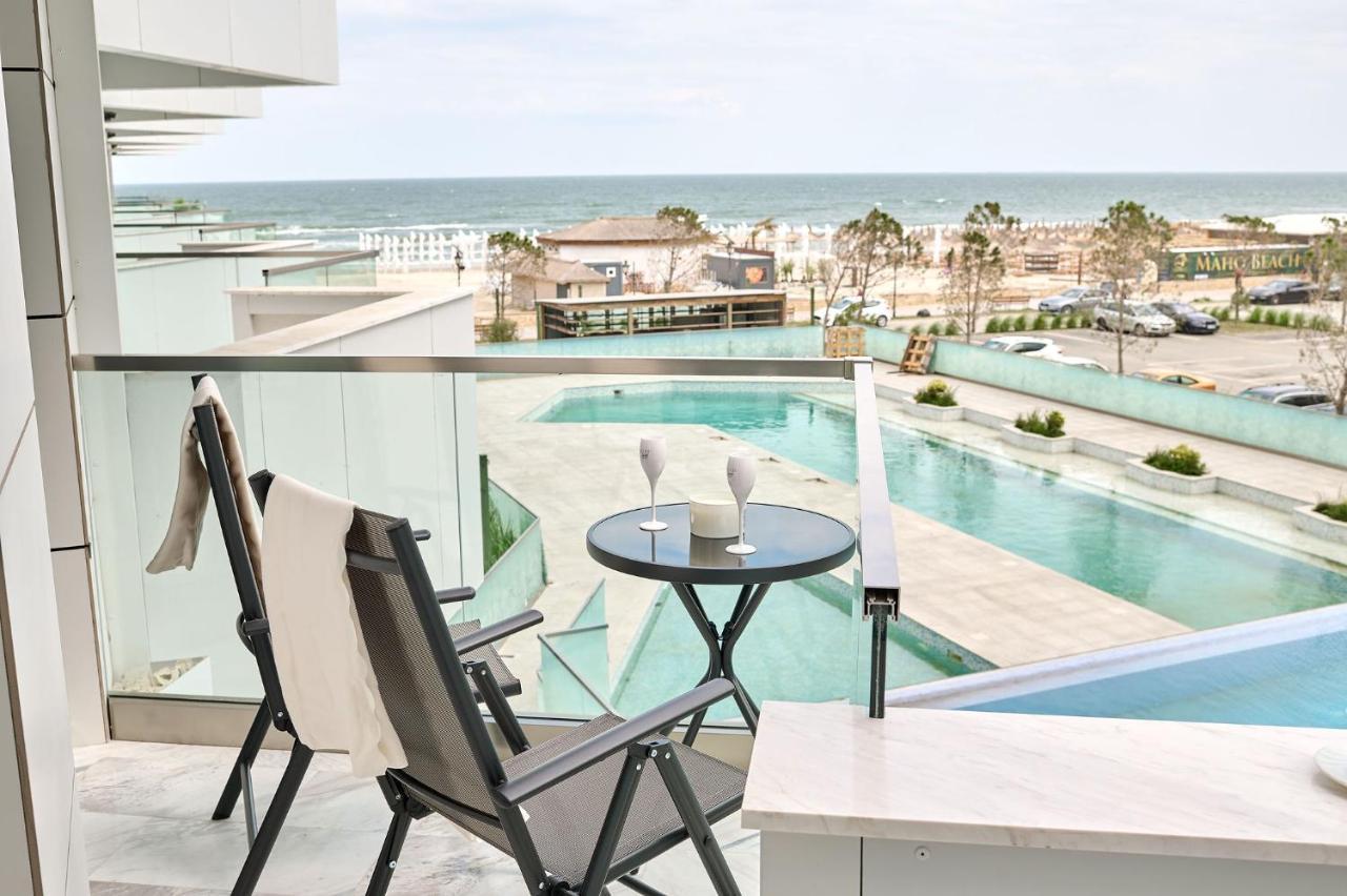 The Point In Infinity Spa&pools - Parking